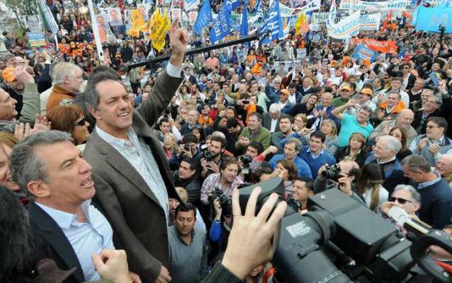 Scioli pisó suelo entrerriano acompañado por más de 20 mil militantes del FPV