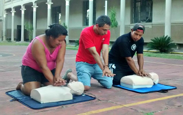 La Cruz Roja capacitó en RCP a los vecinos evacuados