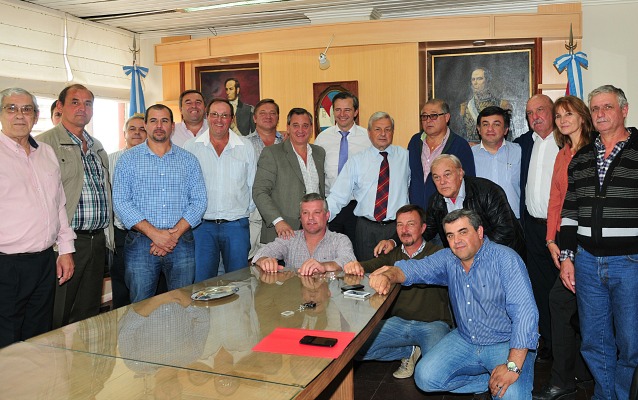 Bahl llegó y reunió a la dirigencia de Uruguay