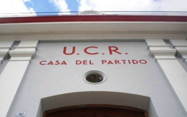 Internas radicales: por un lado “está la UCR” y por el otro “el club de amigos de Benedetti”