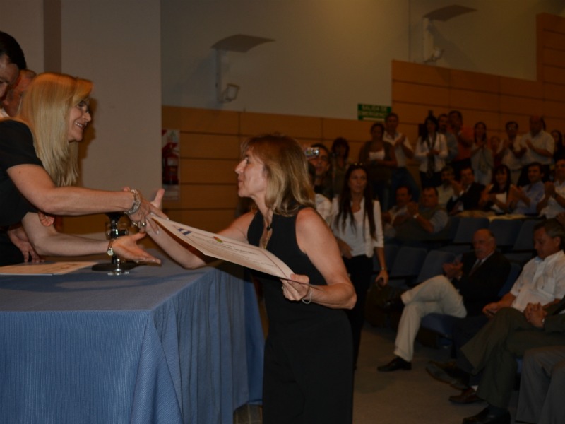 Daisy Prieto recibe su diploma - Imágen: Babel, Clara Chauvin