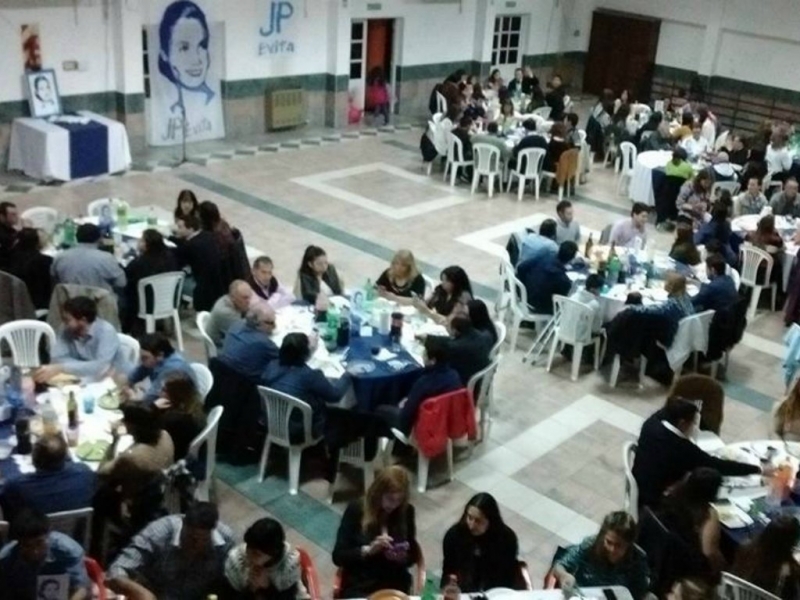 Cena del Movimiento Evita