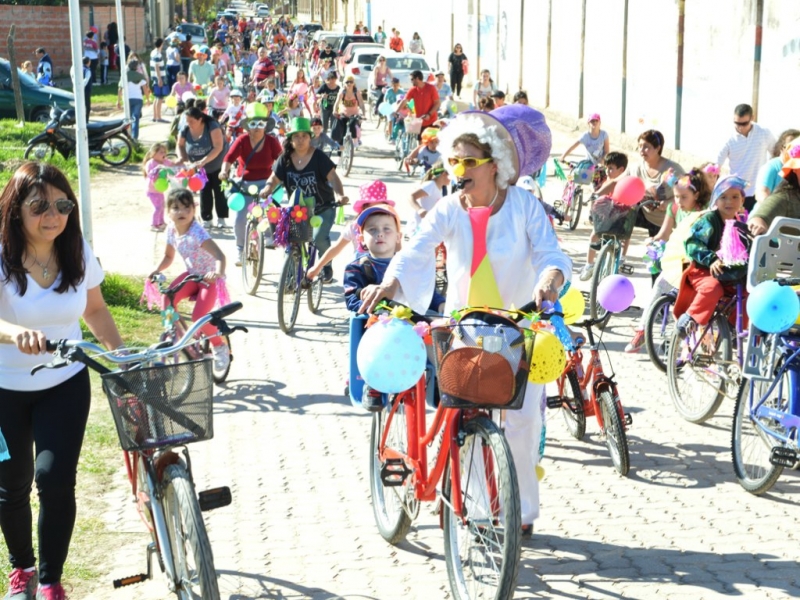 Tradicional bicicleteada por la primavera en la ciudad