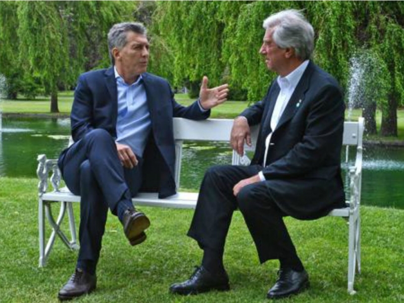 Macri y Tabaré Vázquez abordaron el tema de las pasteras