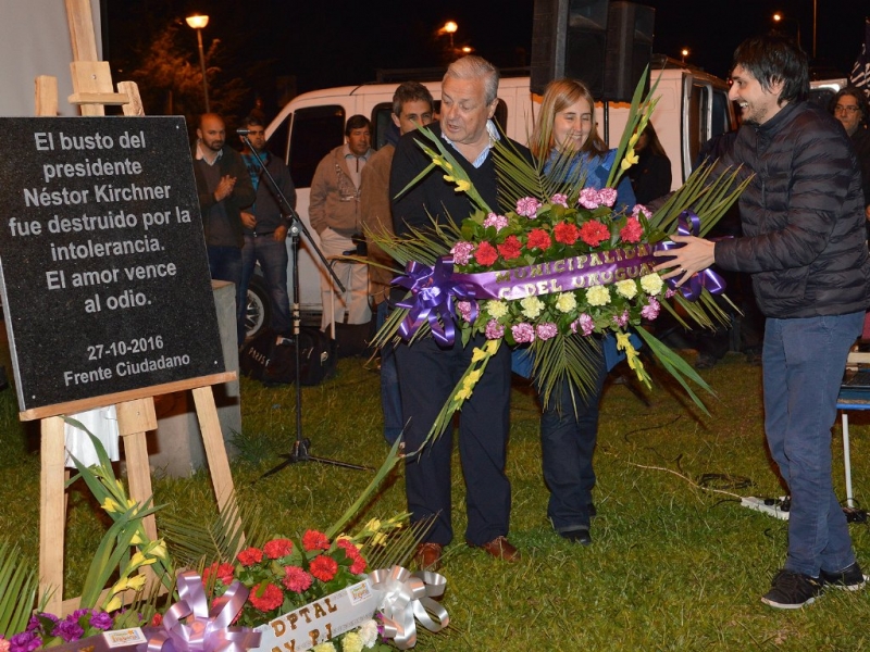 Lauritto y Huss ofrendaron a Néstor Kirchner