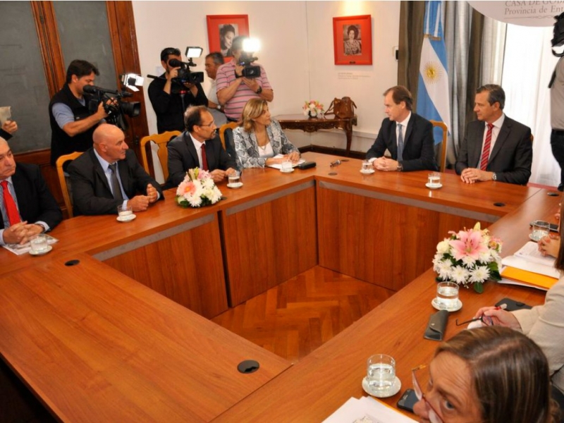 Histórico: los tres Poderes del Estado entrerriano se reunieron para enfrentar los Femicidios