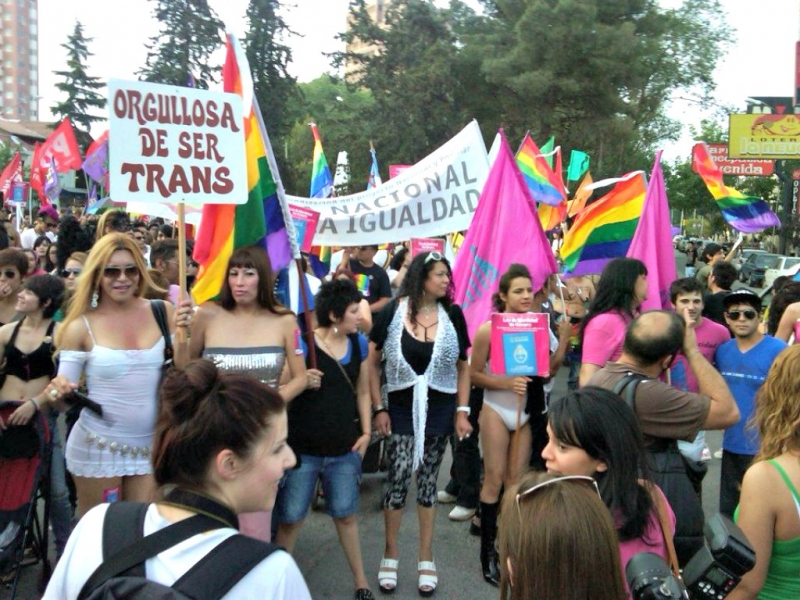 Lauritto aporta un colectivo gratis para ir a la marcha del Orgullo