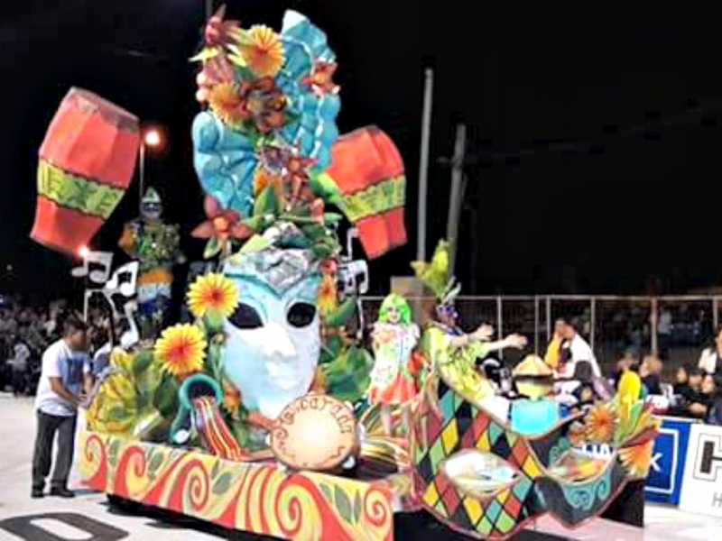 Desfile inaugural del carnaval uruguayense 