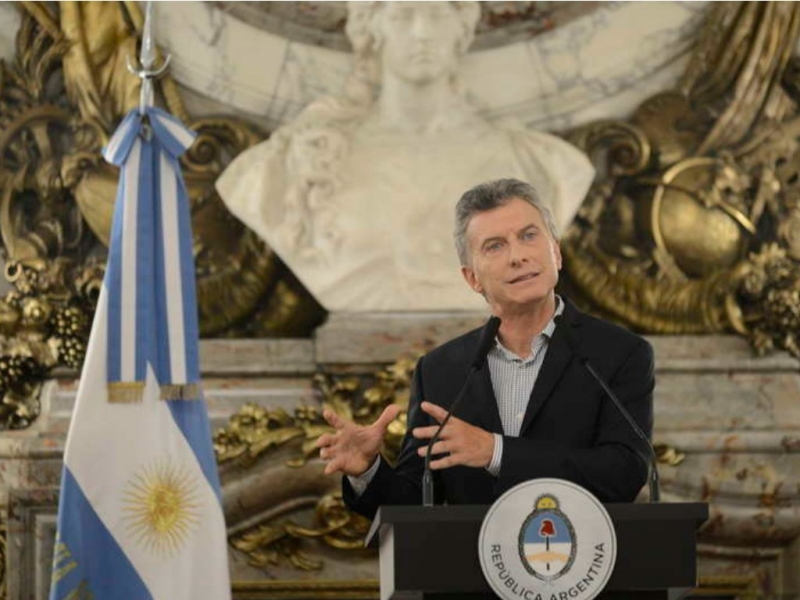 Macri dio marcha atrás con la condonación a su familia por el Correo y con la rebaja en jubilaciones