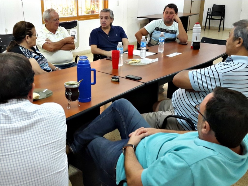 La CGT, comerciantes y trabajadores de LT11 se reunieron con Alberto Fernández