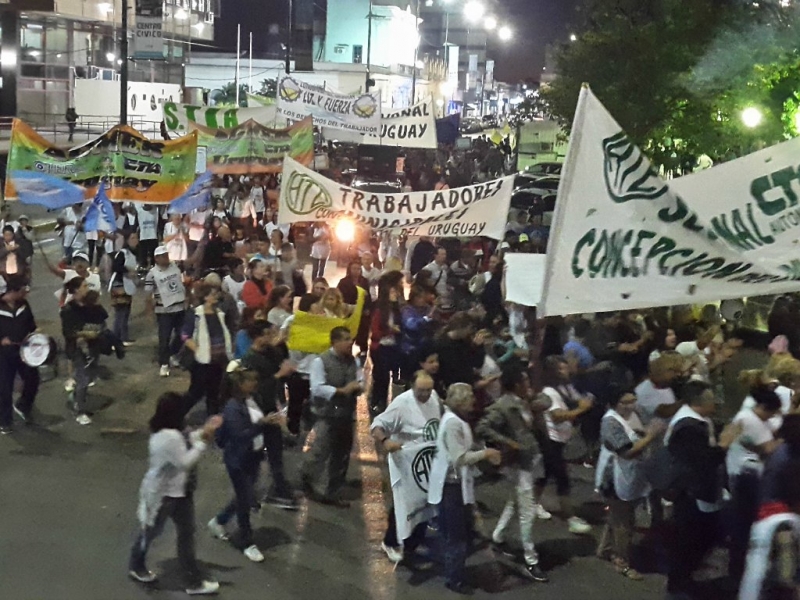 Masiva movilización uruguayense contra el Ajuste 