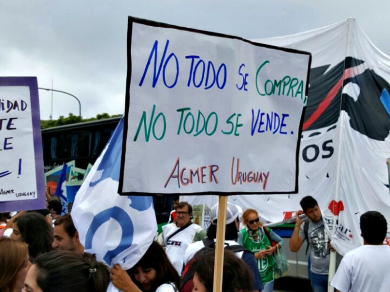 Uruguayenses presentes en la Marcha Federal Docente, las imágenes