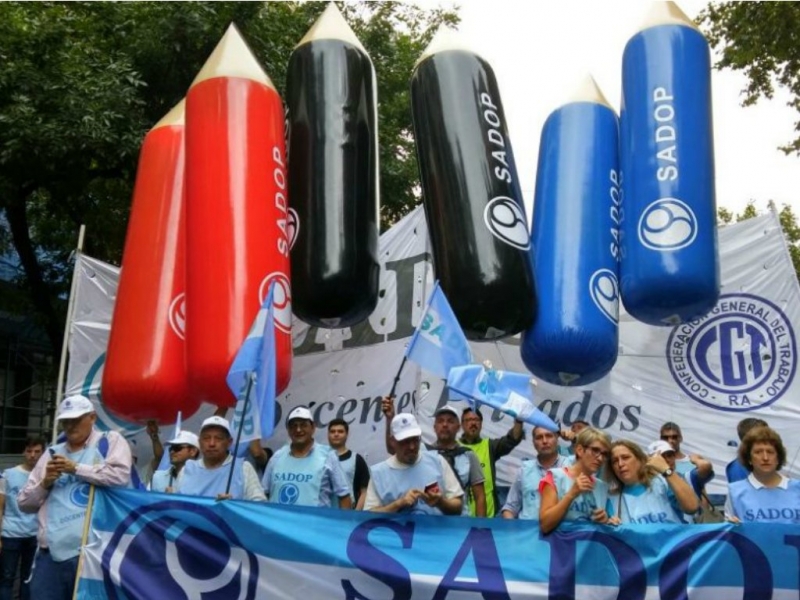 Se endurece el conflicto Docente: acamparán frente a Casa de Gobierno y tomaron el CGE