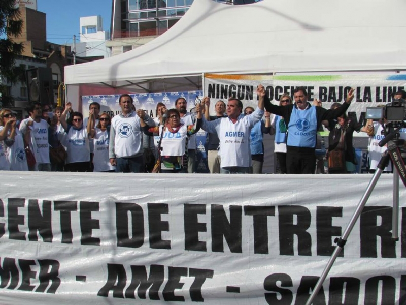 Luego de 20 años, volvió la Carpa Blanca Docente 