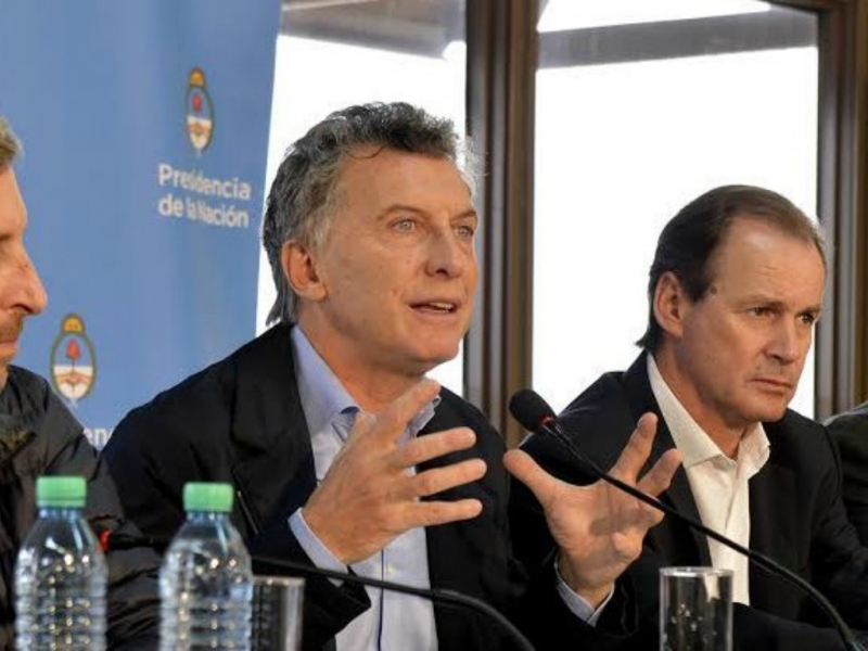 Macri, en Paraná, volvió a desconocer la paritaria docente y los hizo cargo a los gobernadores